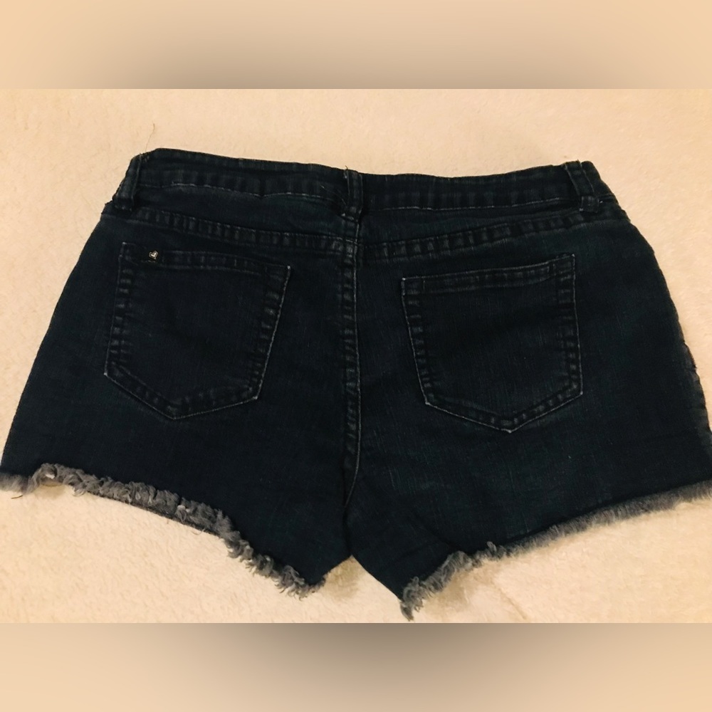 Shorts - Picture 6 of 6